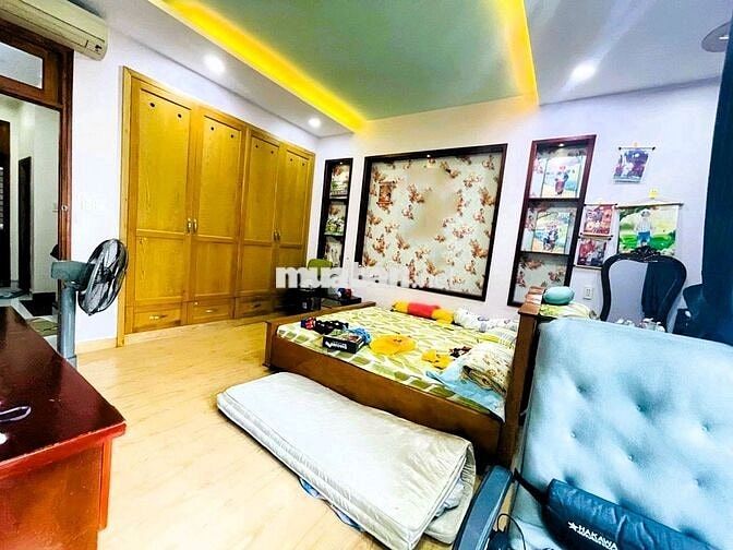 Nhà nguyên căn 3 tầng full nội thất gần Bệnh viện Thủ Đức, Linh Trung