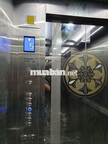 Mặt bằng  sát bên TTTP ,mới, tiện làm văn phòng , MBKD rất  sầm uất