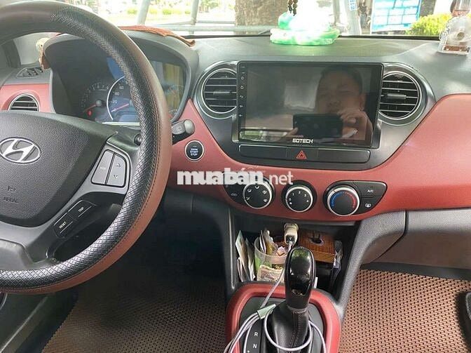 Hyundai i10 Số tự động màu Đỏ