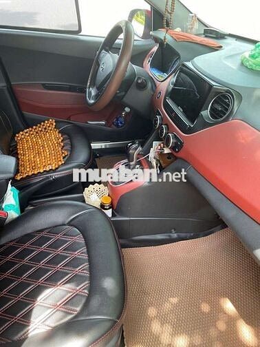Hyundai i10 Số tự động màu Đỏ