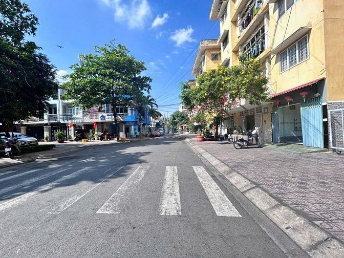 Shophouse  - CC Bùi Minh Trực P6 Q8 - 45,5m2 SHR  Căn góc 2 mặt tiền
