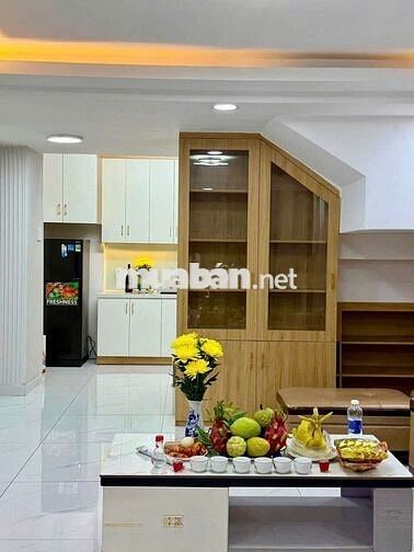 Cho thuê nguyên căn Mới Đẹp, sát mặt tiền đường Phan Văn Trị p10 GV 