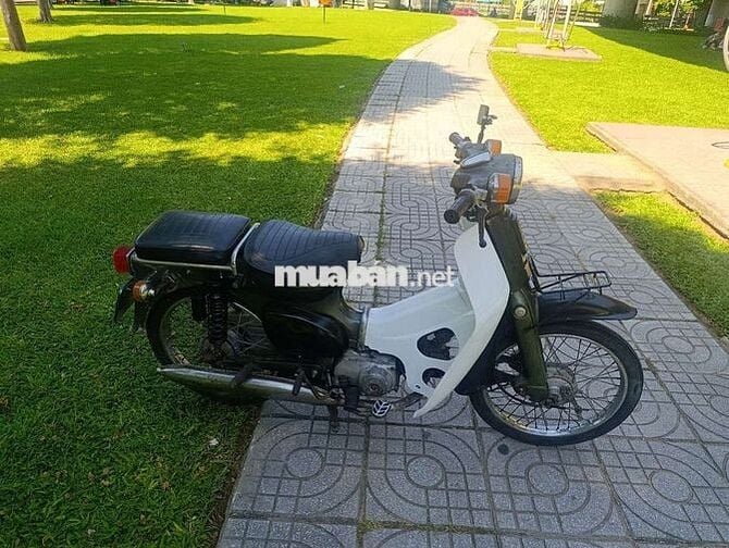 Honda Cub Cổ điển màu Trắng đen