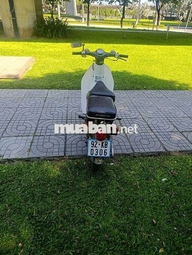 Honda Cub Cổ điển màu Trắng đen