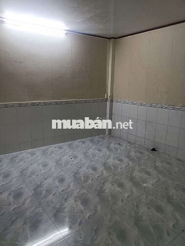 cho thuê nhà 4x16 có cổng, hẻm rộng