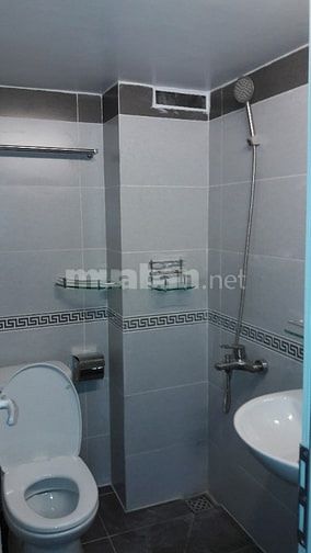 Phòng cho thuê có cửa sổ mở thoáng ở ngay giảm giá còn 1,6 tr/th