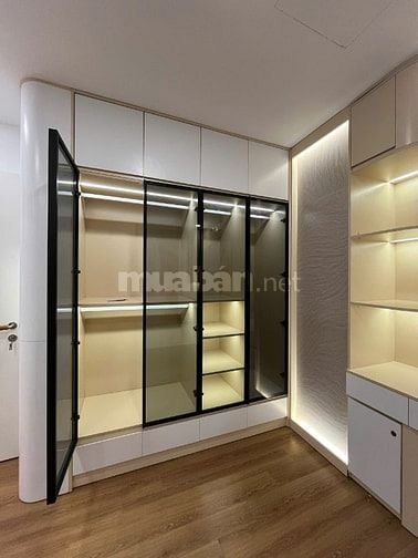 Chính chủ chuyển nhượng căn hộ 138m2 trung tâm Cầu Giấy, hướng Nam