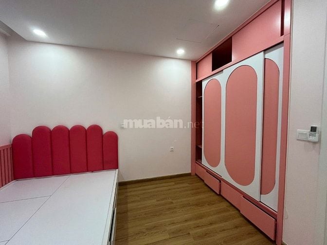 Chính chủ chuyển nhượng căn hộ 138m2 trung tâm Cầu Giấy, hướng Nam