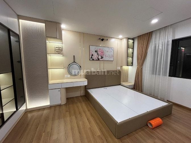 Chính chủ chuyển nhượng căn hộ 138m2 trung tâm Cầu Giấy, hướng Nam