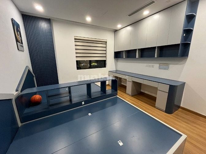 Chính chủ chuyển nhượng căn hộ 138m2 trung tâm Cầu Giấy, hướng Nam