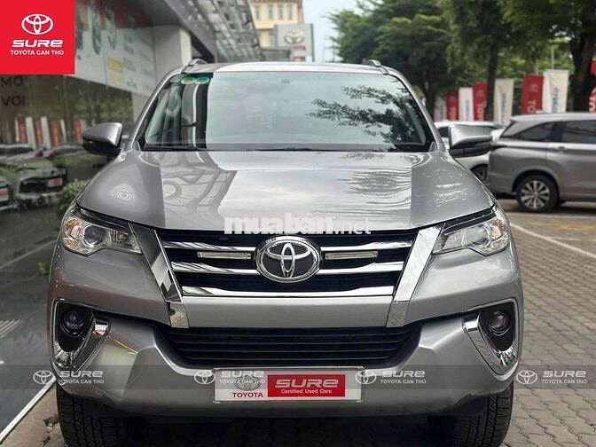 Toyota Fortuner G 4x2 AT 2019 Bạc 30.000 KM