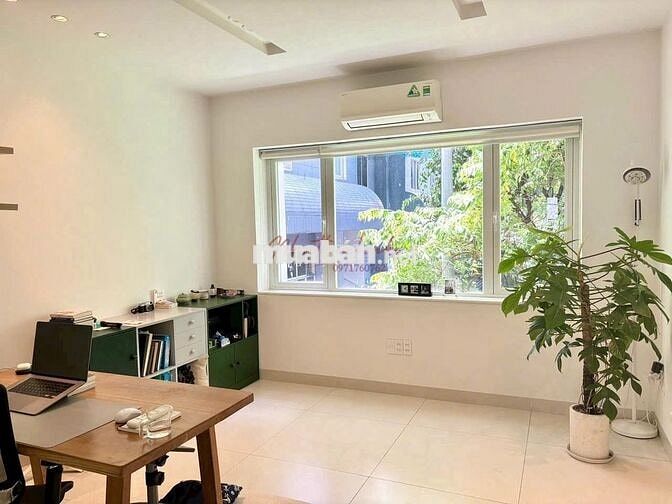 Căn nhà xinh xắn tone trắng ngay trung tâm Phú Nhuận, 5 sàn chỉ 3x !!!