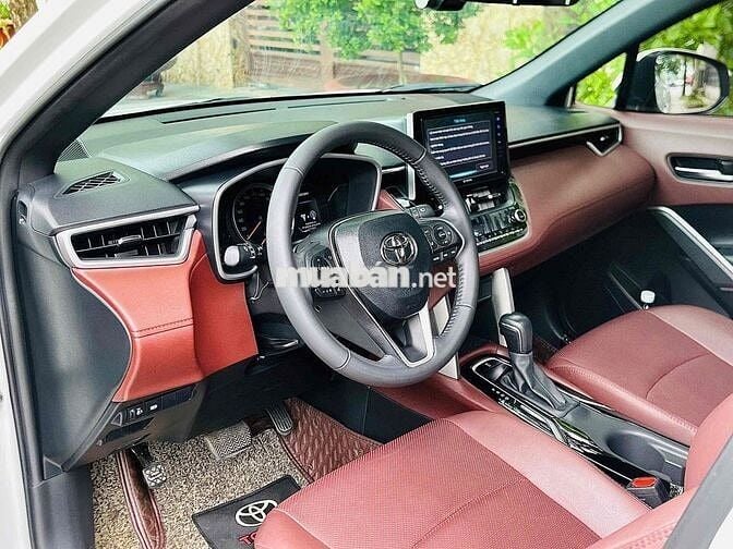Toyota Corolla Cross V Trắng 5 chỗ