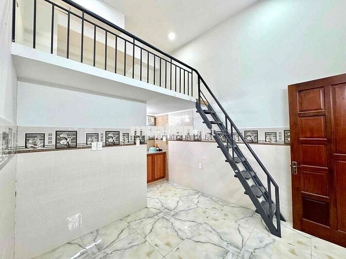 Cho thuê phòng trọ gác lửng gần UFM chỉ tính điện nước