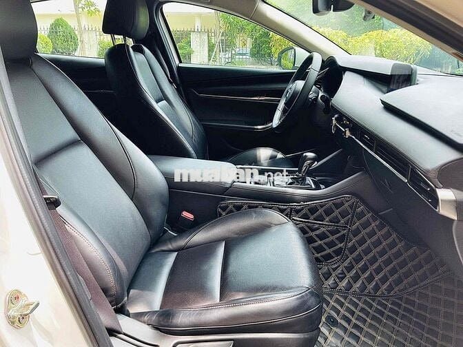 Mazda Mazda3 Luxury 2022 Trắng 50000 km