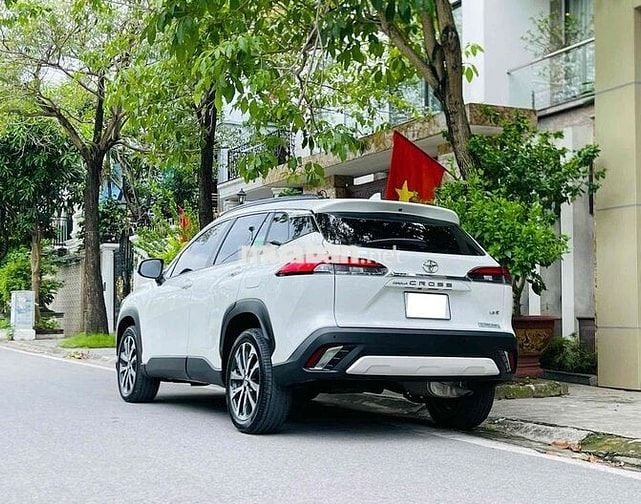 Toyota Corolla Cross V Trắng 5 chỗ