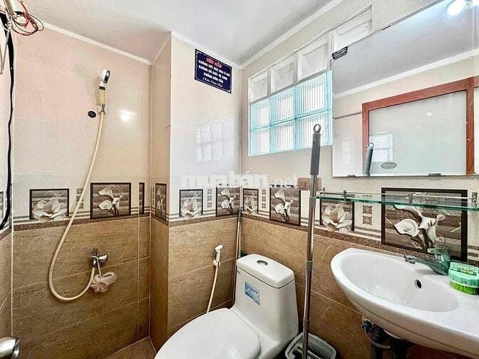 Cho thuê phòng trọ gác lửng gần UFM chỉ tính điện nước