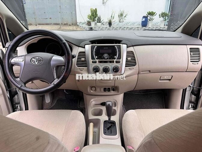 Toyota Innova 2.0G 2015 Số tự động Bạc