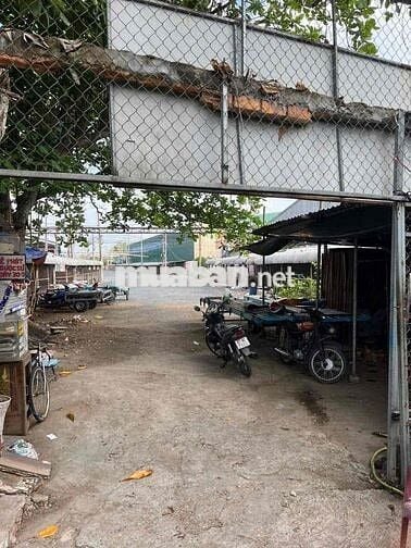 cần bán đất và có 10 căn phòng trò để đi định cư