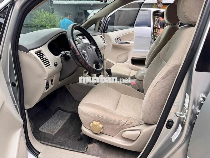Toyota Innova 2.0G 2015 Số tự động Bạc