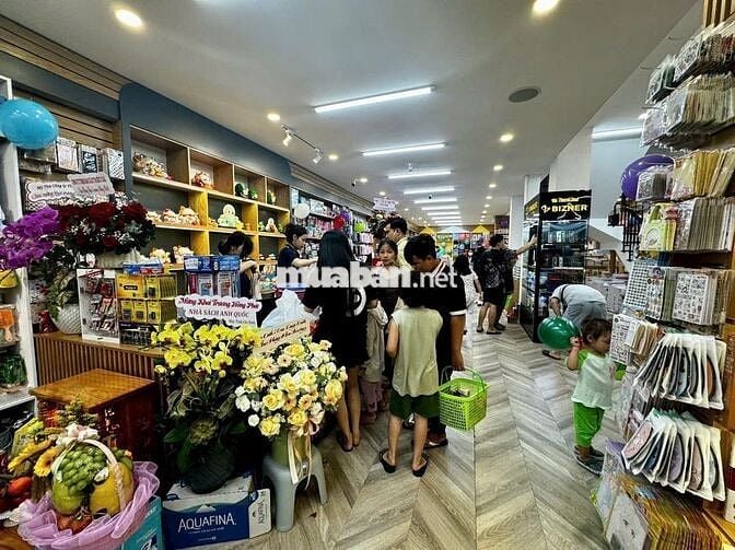 NHÀ SÁCH TUYỂN  NHÂN VIÊN BÁN HÀNG ỔN ĐỊNH 