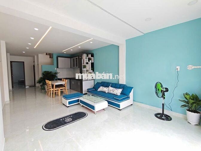 Nhà Đẹp Ngay Chợ - Cổng Chính! SHR Hoàn Công! Giá chỉ Hơn 1 Tỷ!