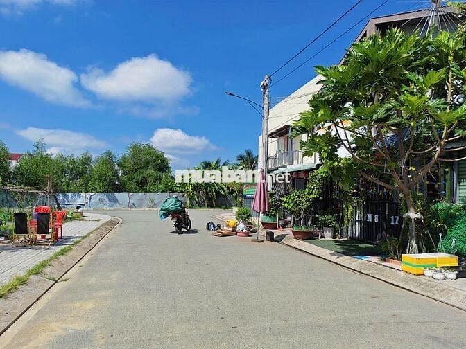 Nhà Mới 1 Trệt 1 Lầu, Pháp Lý Chuẩn SHR, Giá Chỉ 1,55 Tỷ