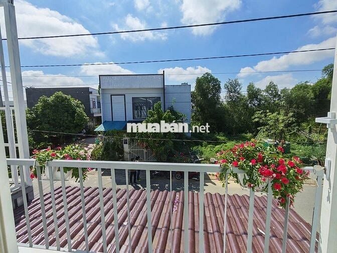 Nhà Mới 1 Trệt 1 Lầu, Pháp Lý Chuẩn SHR, Giá Chỉ 1,55 Tỷ
