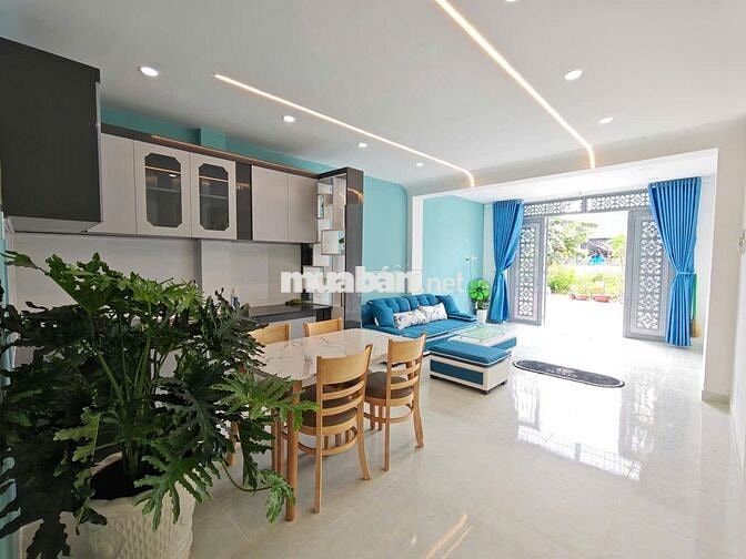 Nhà Đẹp Ngay Chợ - Cổng Chính! SHR Hoàn Công! Giá chỉ Hơn 1 Tỷ!
