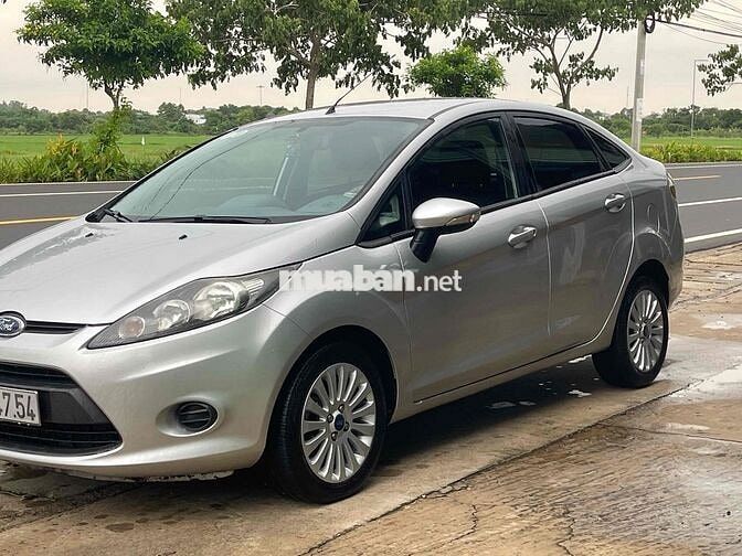 Ford Fiesta Bạc 5 chỗ