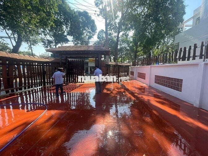 chính chủ cần chuyển nhượng 1 miếng đất có nhà gỗ