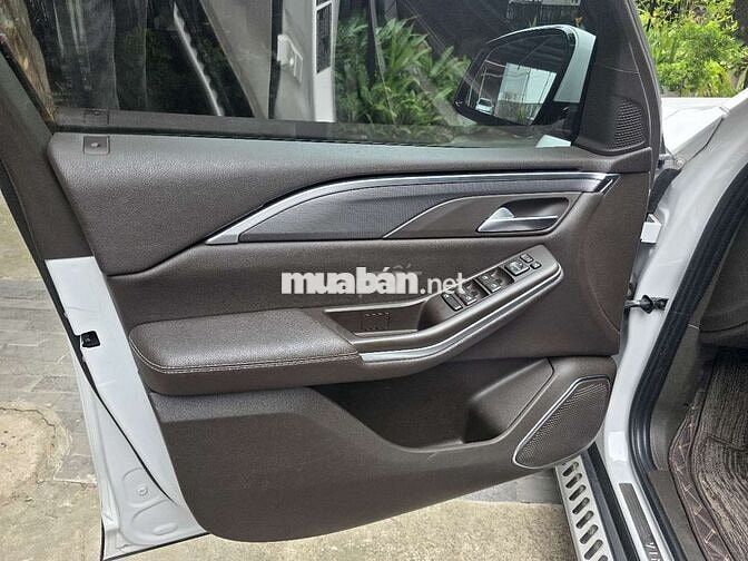Vinfast Lux SA 2.0 Turbo 2019 7 chỗ