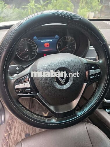 Vinfast Lux SA 2.0 Turbo 2019 7 chỗ