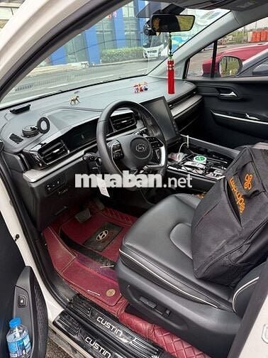 Hyundai Custin 2.0 Trắng 52000 km