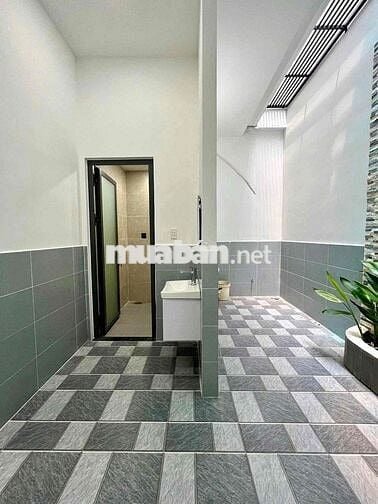 Hạ giá, bán gấp nhà lầu mới xây cuối đường Huỳnh Văn Nghệ