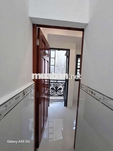 Nhà 1.9 tỷ hai tầng sổ hồng riêng, hẻm an ninh có sân để xe