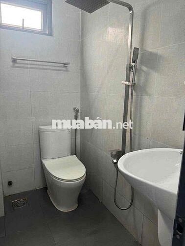 CHÍNH CHỦ CẦN BÁN NHÀ , NGANG 9M HIẾM CÓ, Q7
