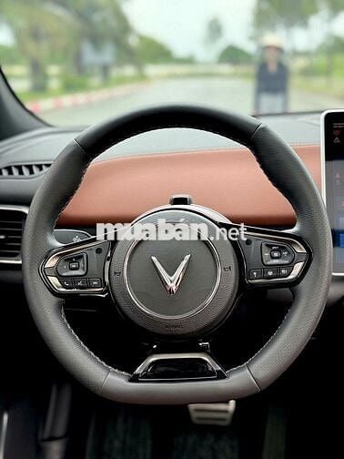 VINFAST VF8 PLUS PIN MUA 2025 TRẦN KÍNH GIA ĐÌNH