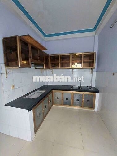 Cho thuê nhà Mặt tiền hẽm đường Phạm Hùng DT.4m×20m } 1Lầu 3Phòng 2wc