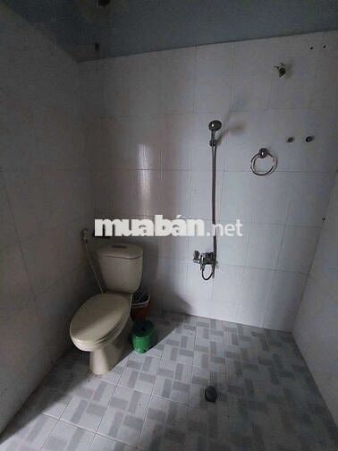 Cho thuê nhà Mặt tiền hẽm đường Phạm Hùng DT.4m×20m } 1Lầu 3Phòng 2wc