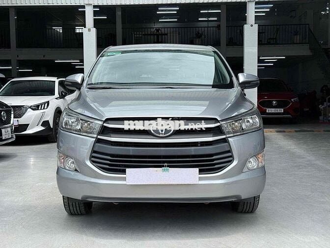 Toyota Innova 2.0E 2018 Số sàn 91.000 km Bạc