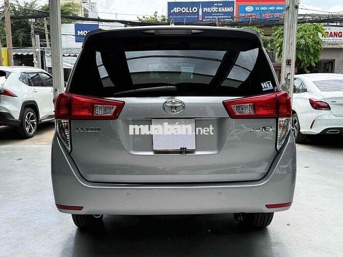 Toyota Innova 2.0E 2018 Số sàn 91.000 km Bạc