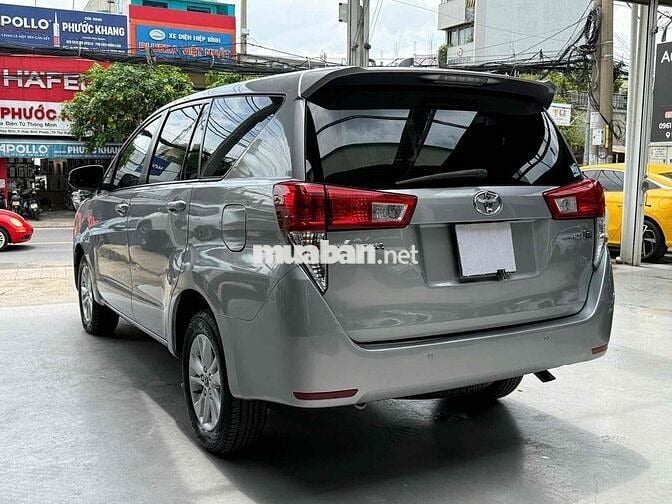 Toyota Innova 2.0E 2018 Số sàn 91.000 km Bạc