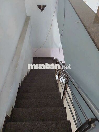 Cho thuê nhà Mặt tiền hẽm đường Phạm Hùng DT.4m×20m } 1Lầu 3Phòng 2wc