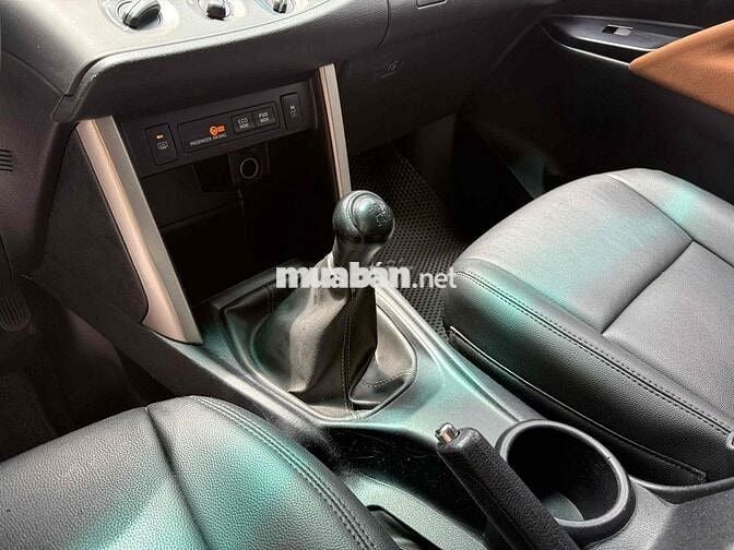Toyota Innova 2.0E 2018 Số sàn 91.000 km Bạc