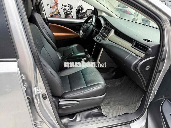 Toyota Innova 2.0E 2018 Số sàn 91.000 km Bạc