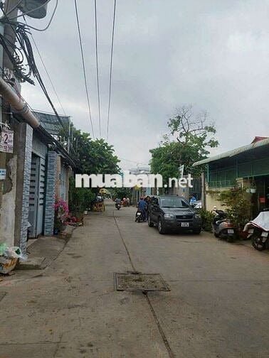 Cho thuê nhà Mặt tiền hẽm đường Phạm Hùng DT.4m×20m } 1Lầu 3Phòng 2wc
