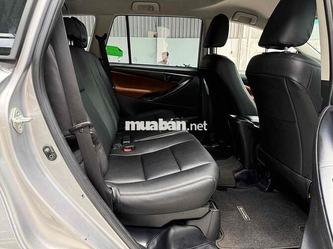 Toyota Innova 2.0E 2018 Số sàn 91.000 km Bạc