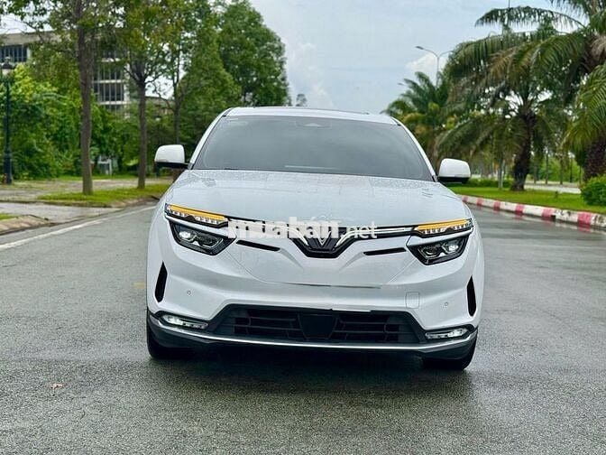 VINFAST VF8 PLUS PIN MUA 2025 TRẦN KÍNH GIA ĐÌNH