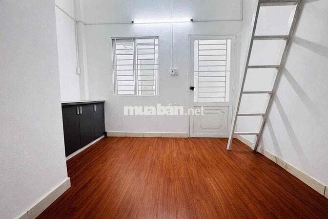 TRỌ TRỆT GIÁ RẺ - SẴN MÁY LẠNH - GÁC CAO - NGAY NGÃ TƯ BỐN XÃ & ĐH HIU